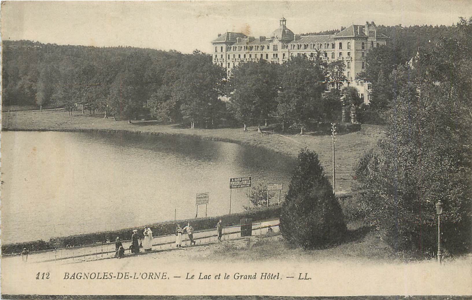 CPA Bagnoles de L'Orne Le Lac et le Grand Hotel 