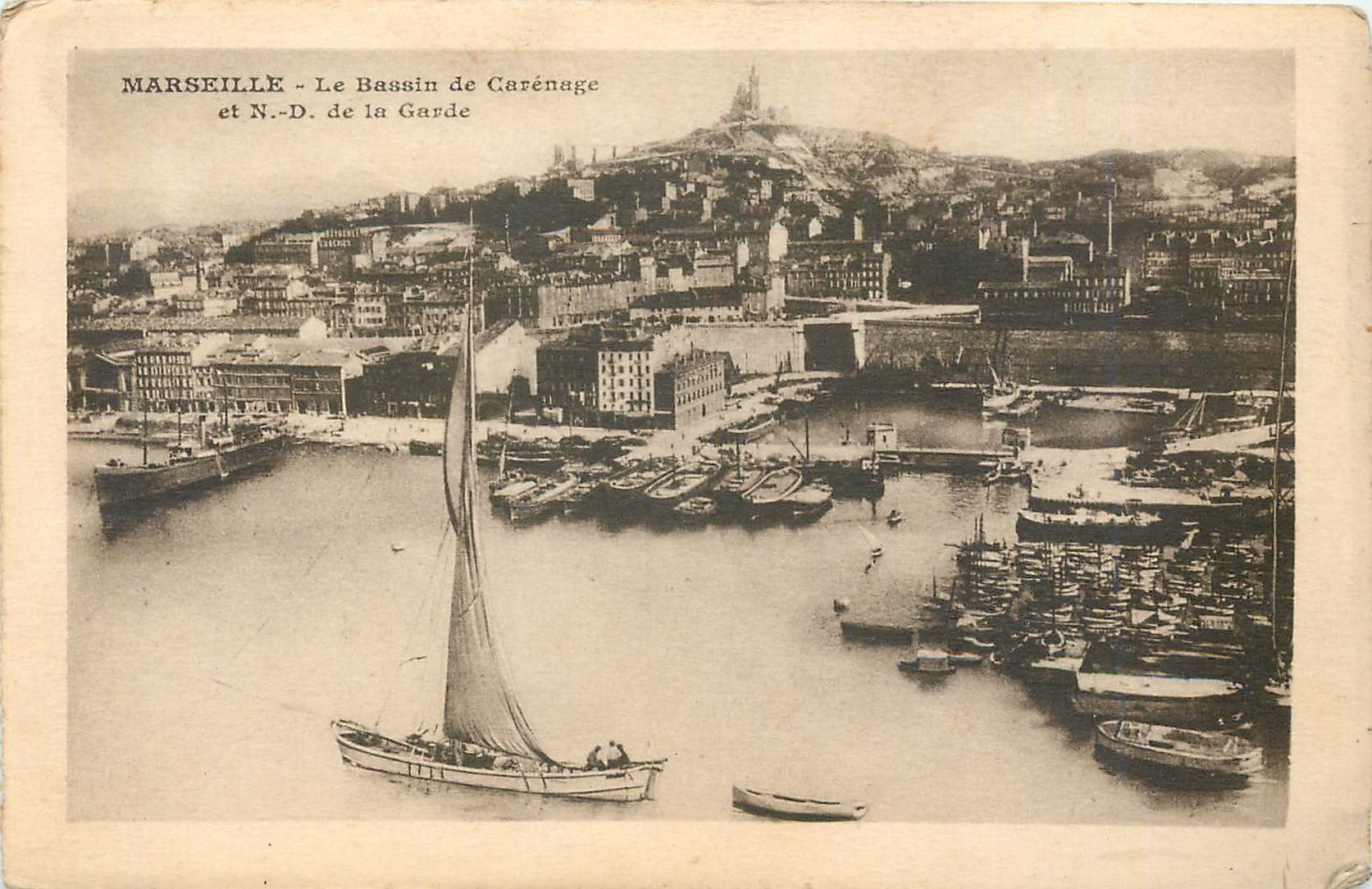 CPA Marseille Le Bassin de Carenage et ND de la Garde Bateaux