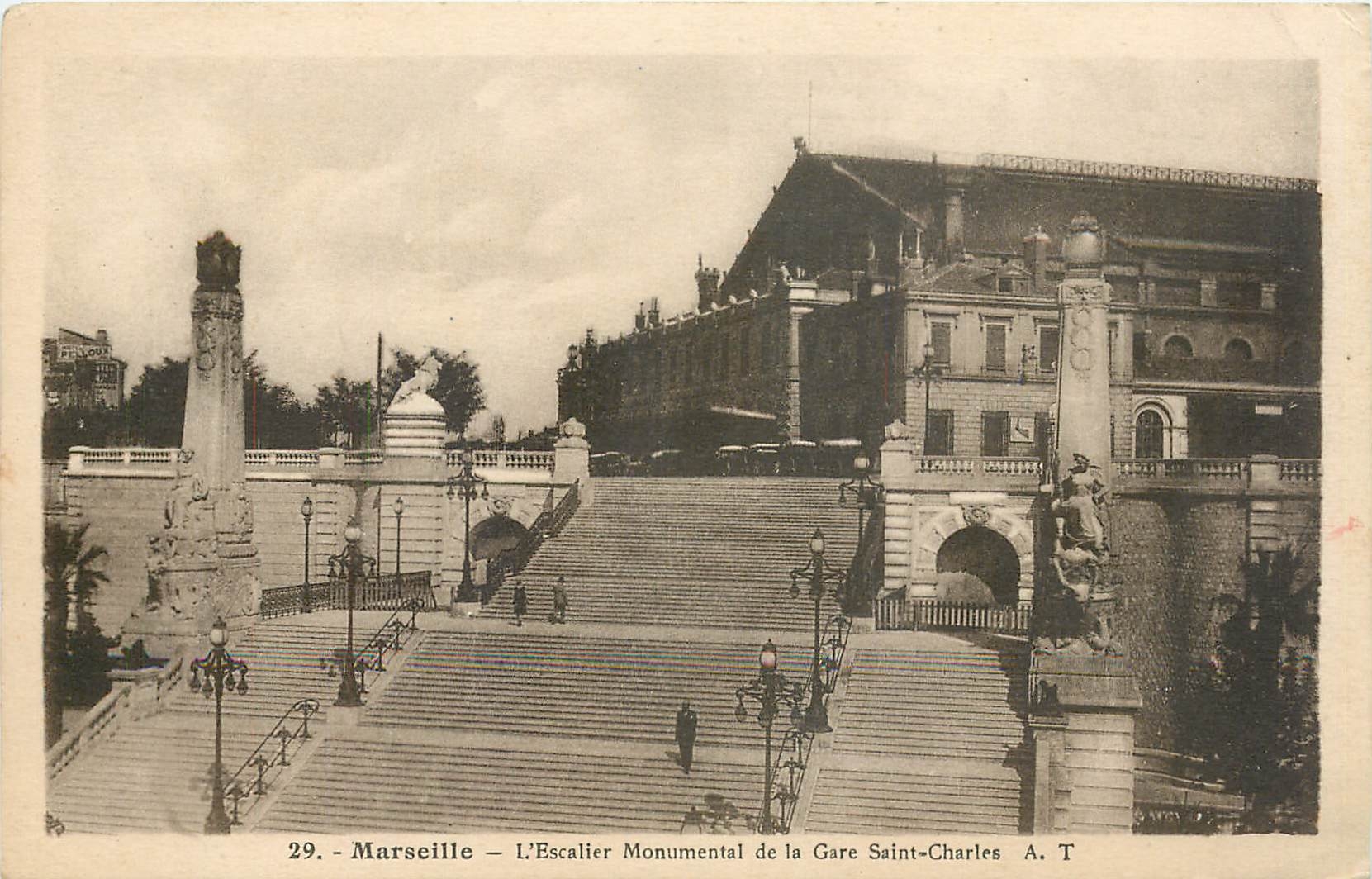 CPA Marseille L'Escalier Monumental de la Gare Saint Charles 