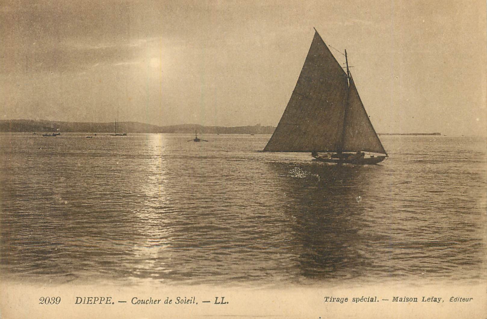 CPA Dieppe Coucher de Soieil Tirage Special Maison Lefay Bateau
