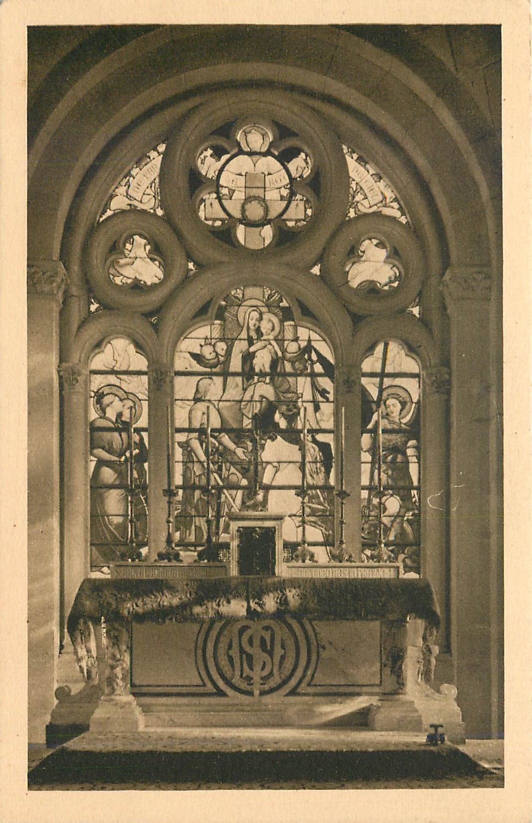 Autel de la Basilique du Triomphe — Basilique de Domrémy (dédié à Saint Michel) — Édition de la Basilique Nationale
