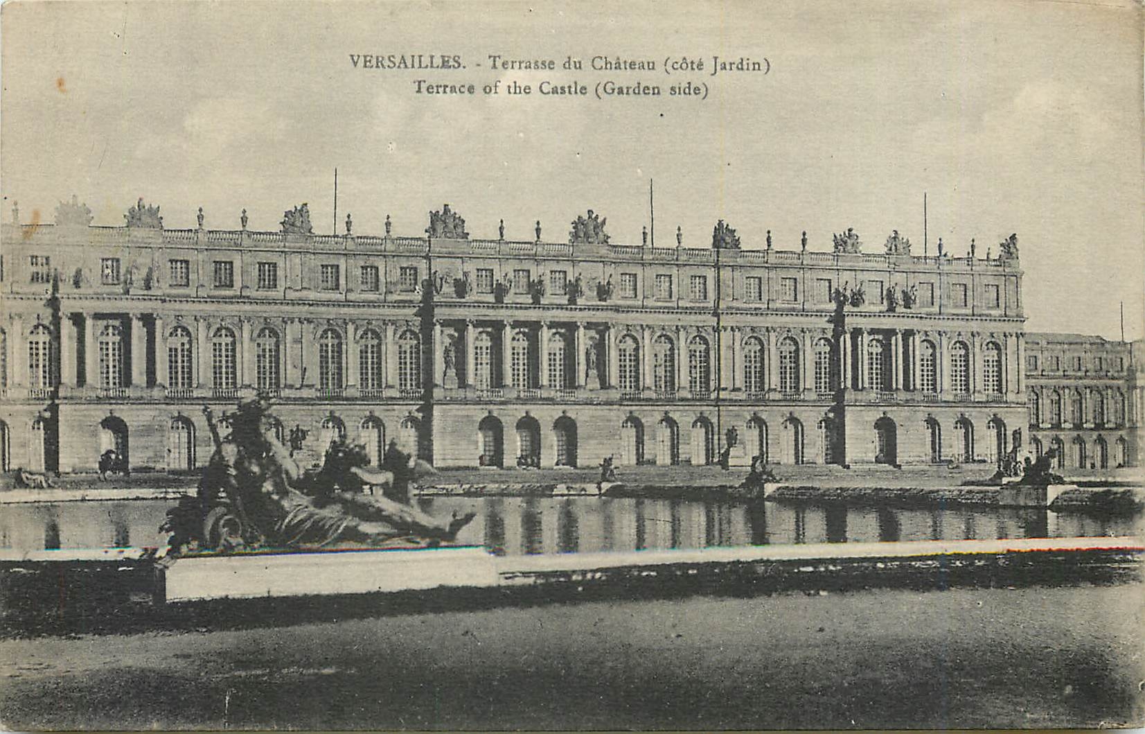 CPA Versailles Terrasse du Chateau Cote Jardin 