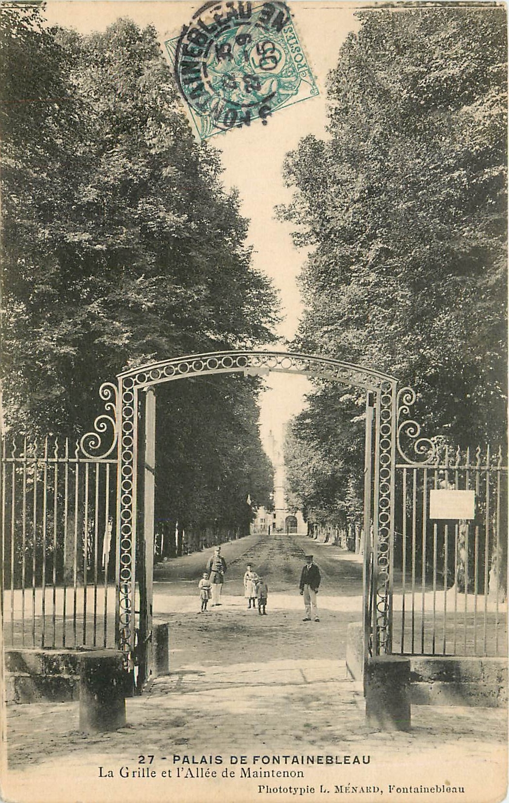 Palais de Fontainebleau — La Grille et l'Allée de Maintenon — Phototypie L. MÉNARD, Fontainebleau