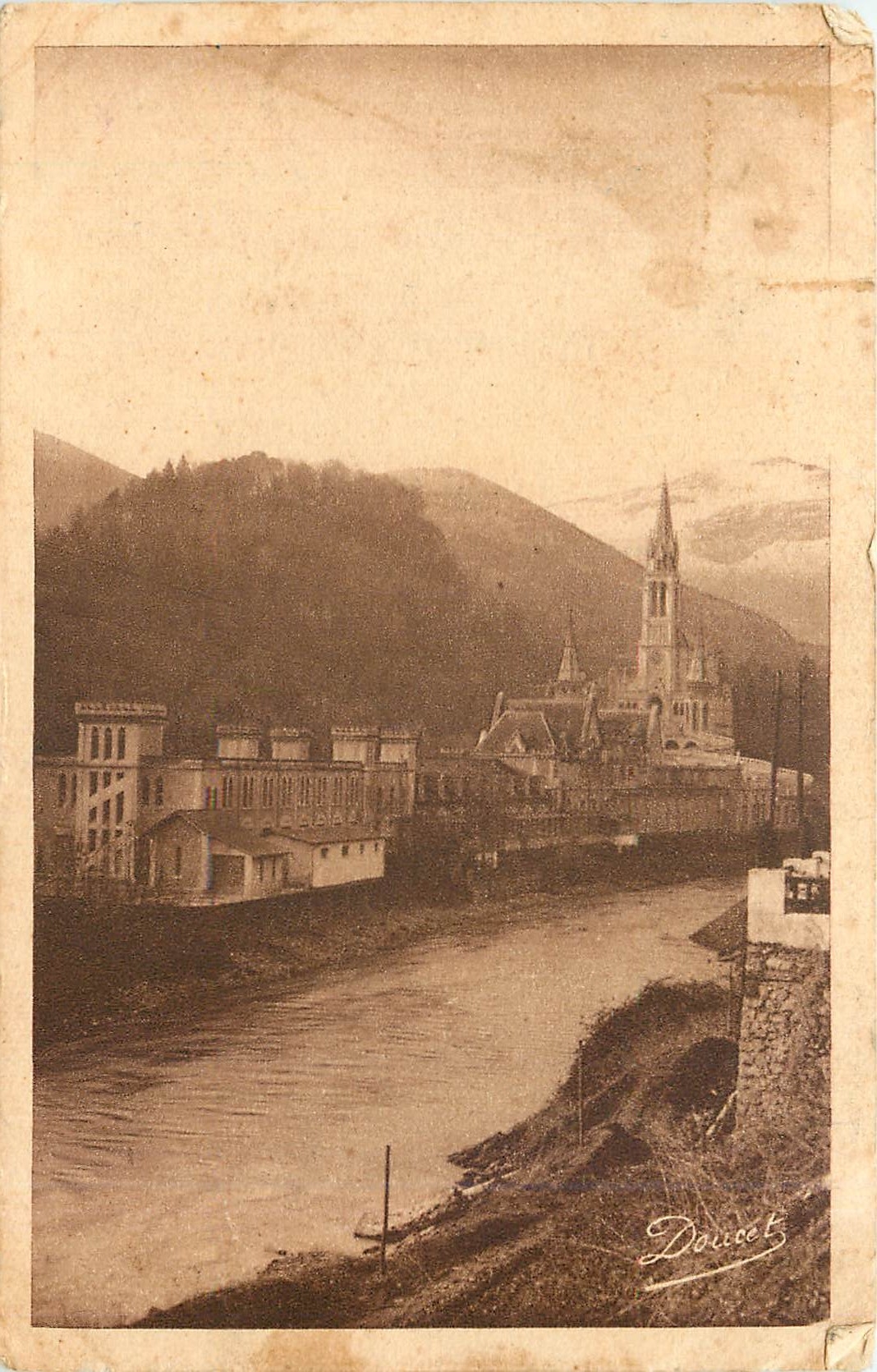 CPA Lourdes Chateau Fort Musee Pyreneen 