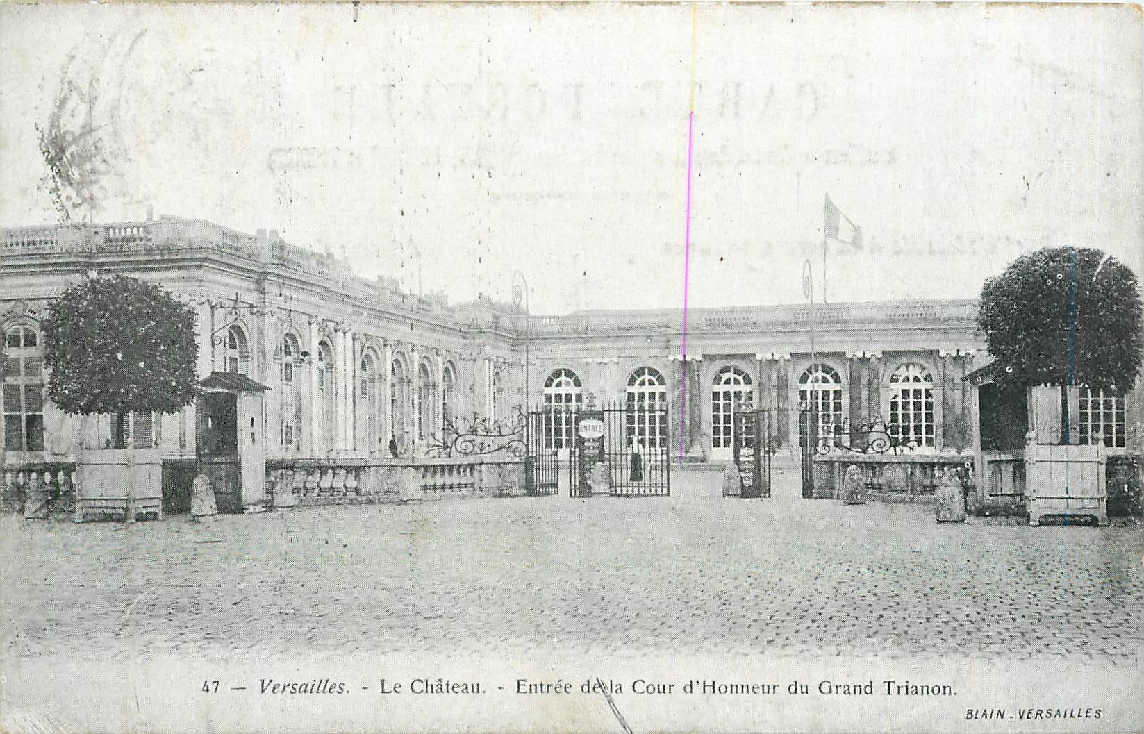 Versailles - Das Schloss - Eingang zur Cour d'Honneur des Grand Trianon