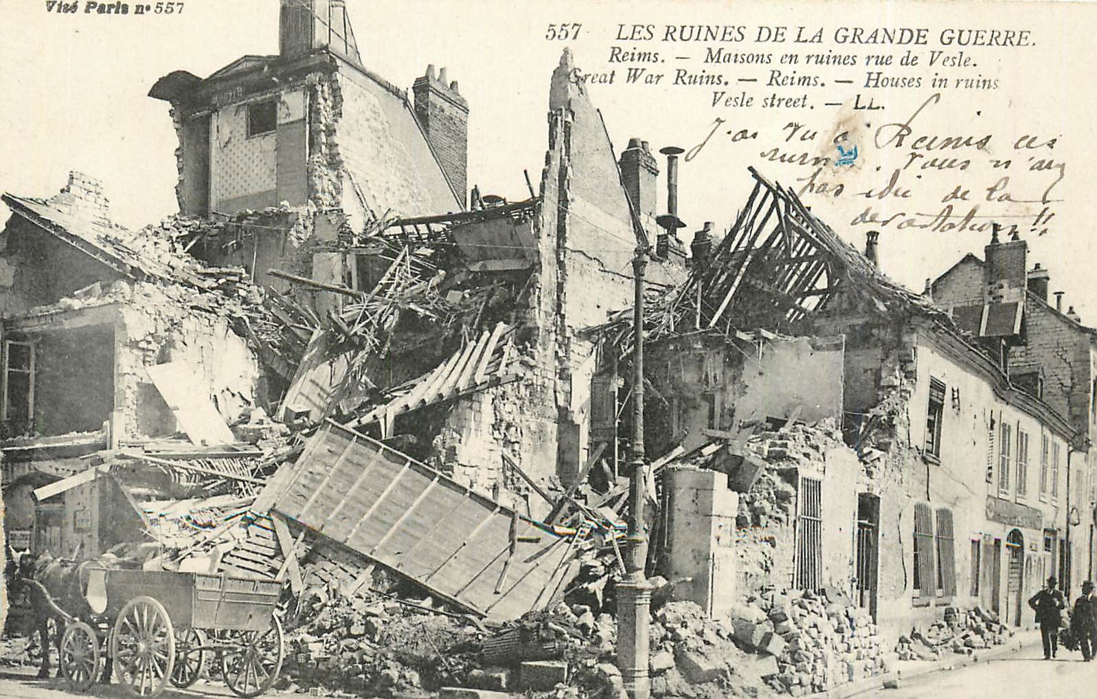 CPA Les Ruines de la Grande Guerre Reims Maisons en ruines Rue de Vesle Militaria