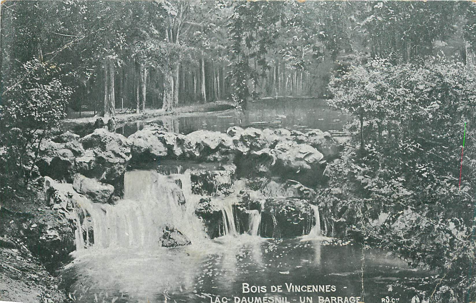 CPA Bois de Vincennes Lac Daumesnil Un Barrage 