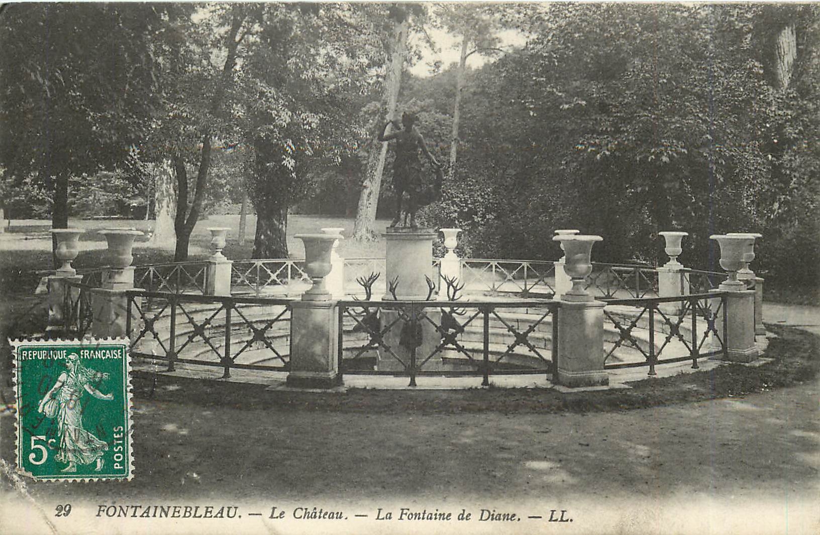 Fontainebleau — Le Château — La Fontaine de Diane — LL.
