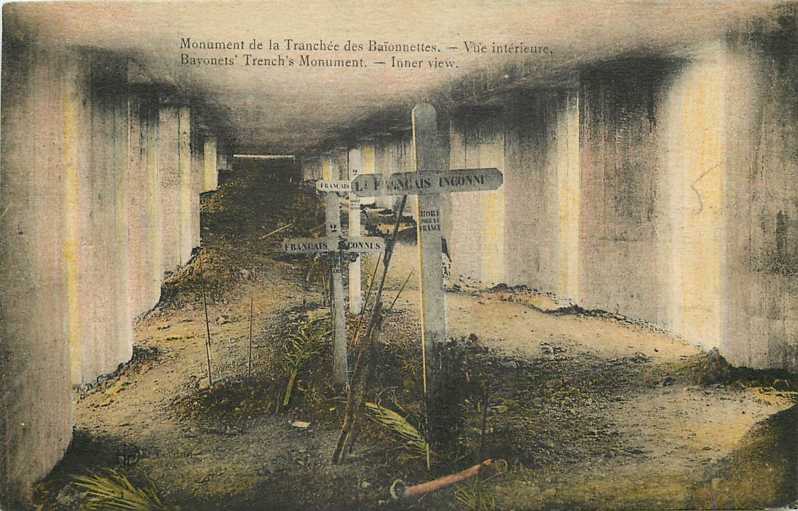 CPA Monument de la Tranchee des Baionnettes Vue interieure 