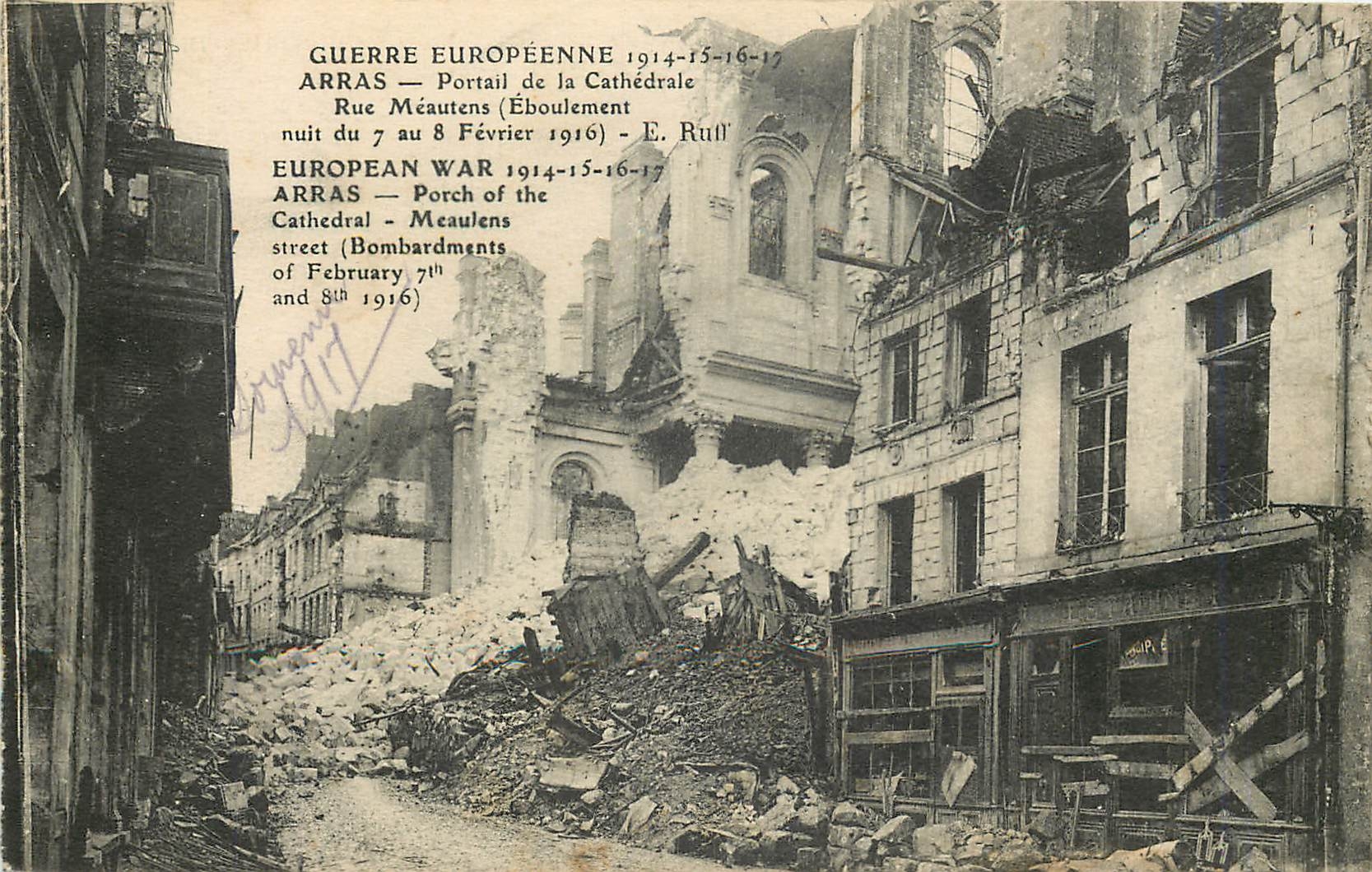 CPA Arras Portail de la Cathedrale Rue Meautens Militaria