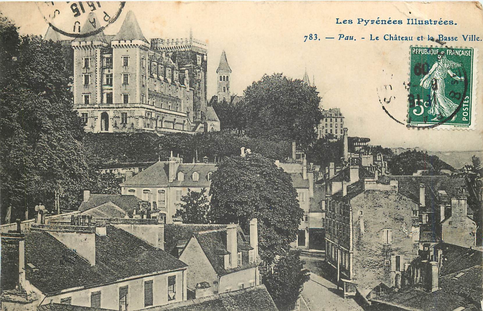 CPA Pau Le Chateau et la Basse Ville 