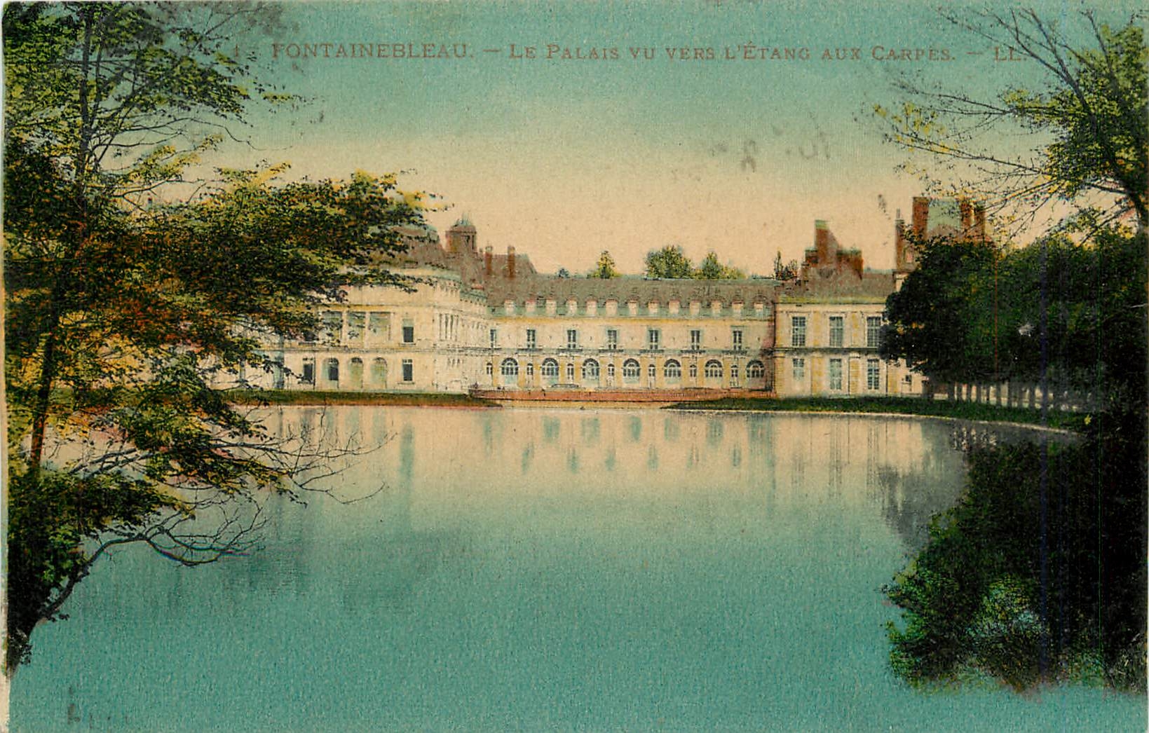 Fontainebleau — Der Palast gesehen Richtung Étang aux Carpés — LL