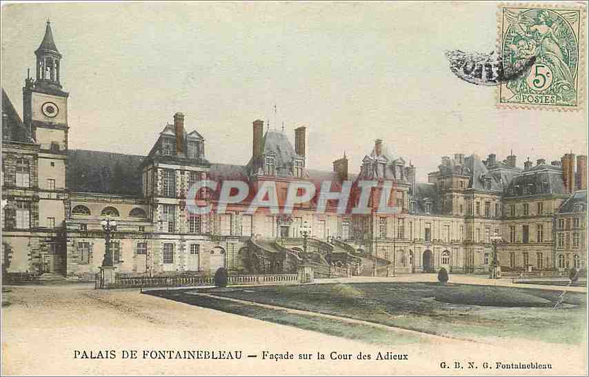 Schloss Fontainebleau — Fassade zum Cour des Adieux — G. B. N. Fontainebleau