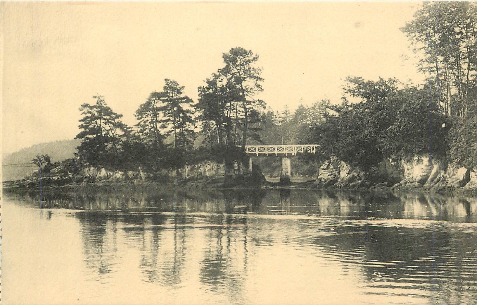 CPA Riviere de Quimper La Pointe des Trois Tourtes a Kerbenes 