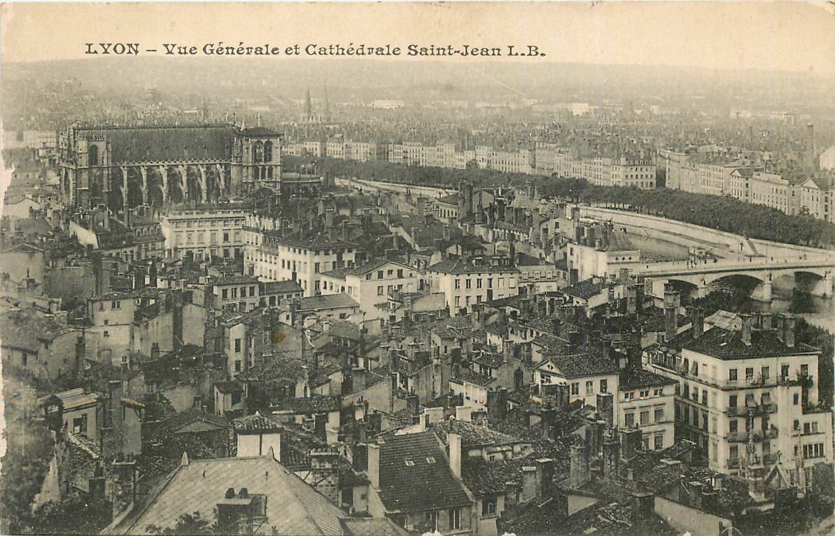 CPA Lyon Vue Generale et Cathedrale Saint Jean 