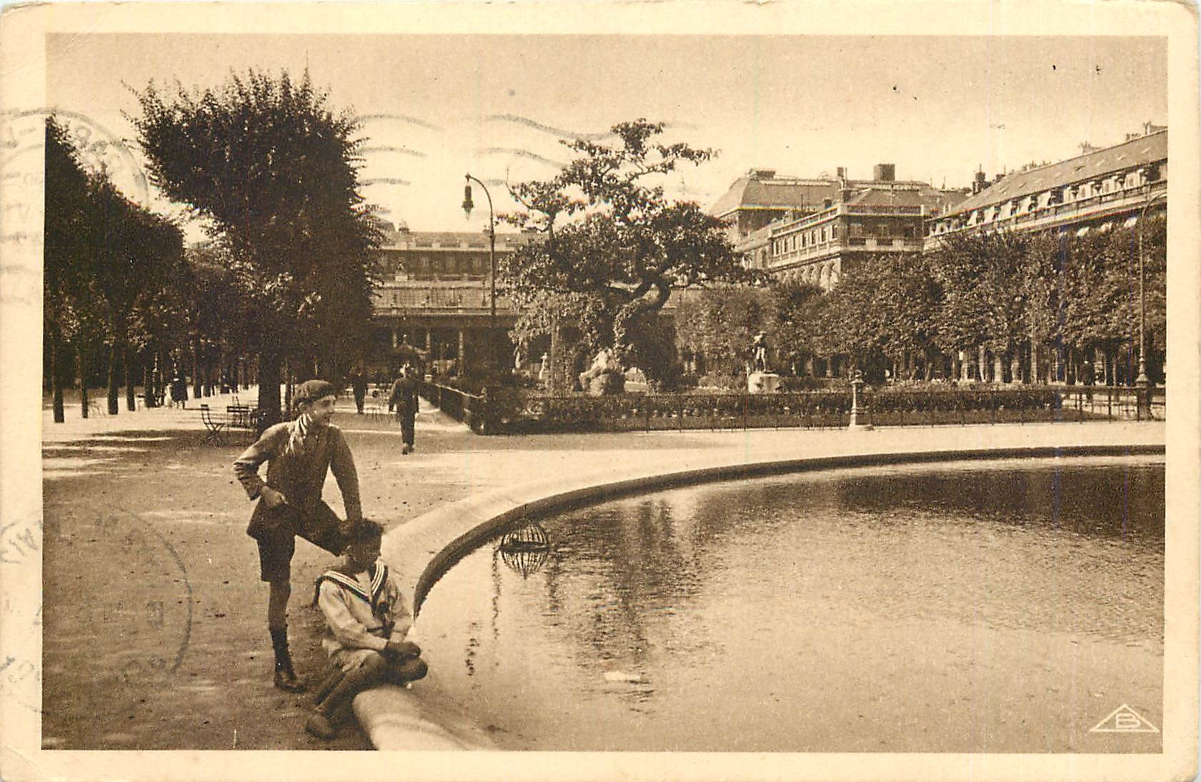 CPA Vue de Paris Le Palais Royal 