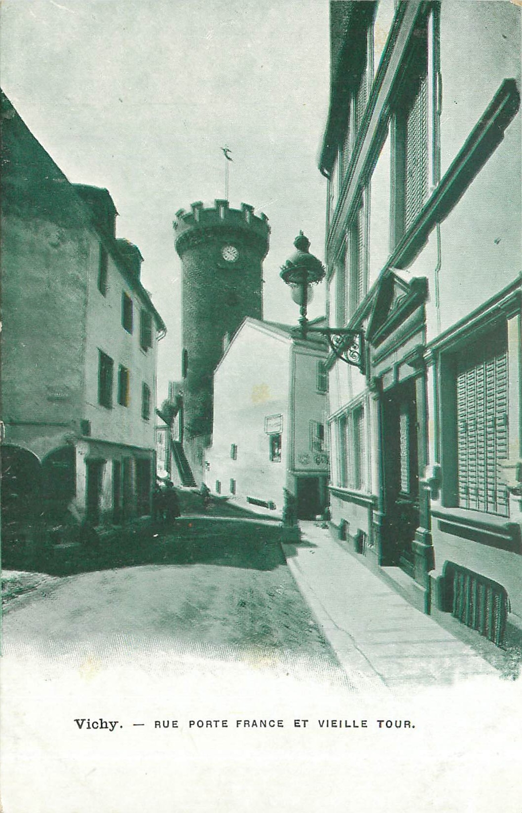 CPA Vichy Aue Porte France et Vieille Tour 