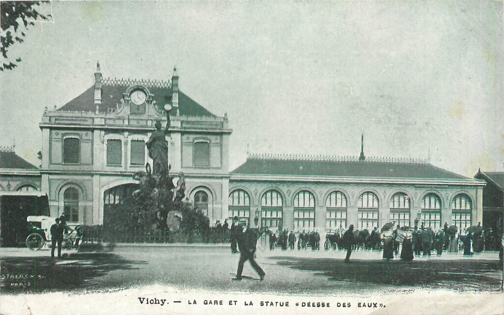 CPA Vichy La Gare et la Statue Deesse des Eaux 