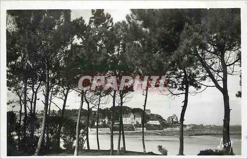 CPA Perros Guirec C du N Sapiniere en bordure de la plage de Trestaou 