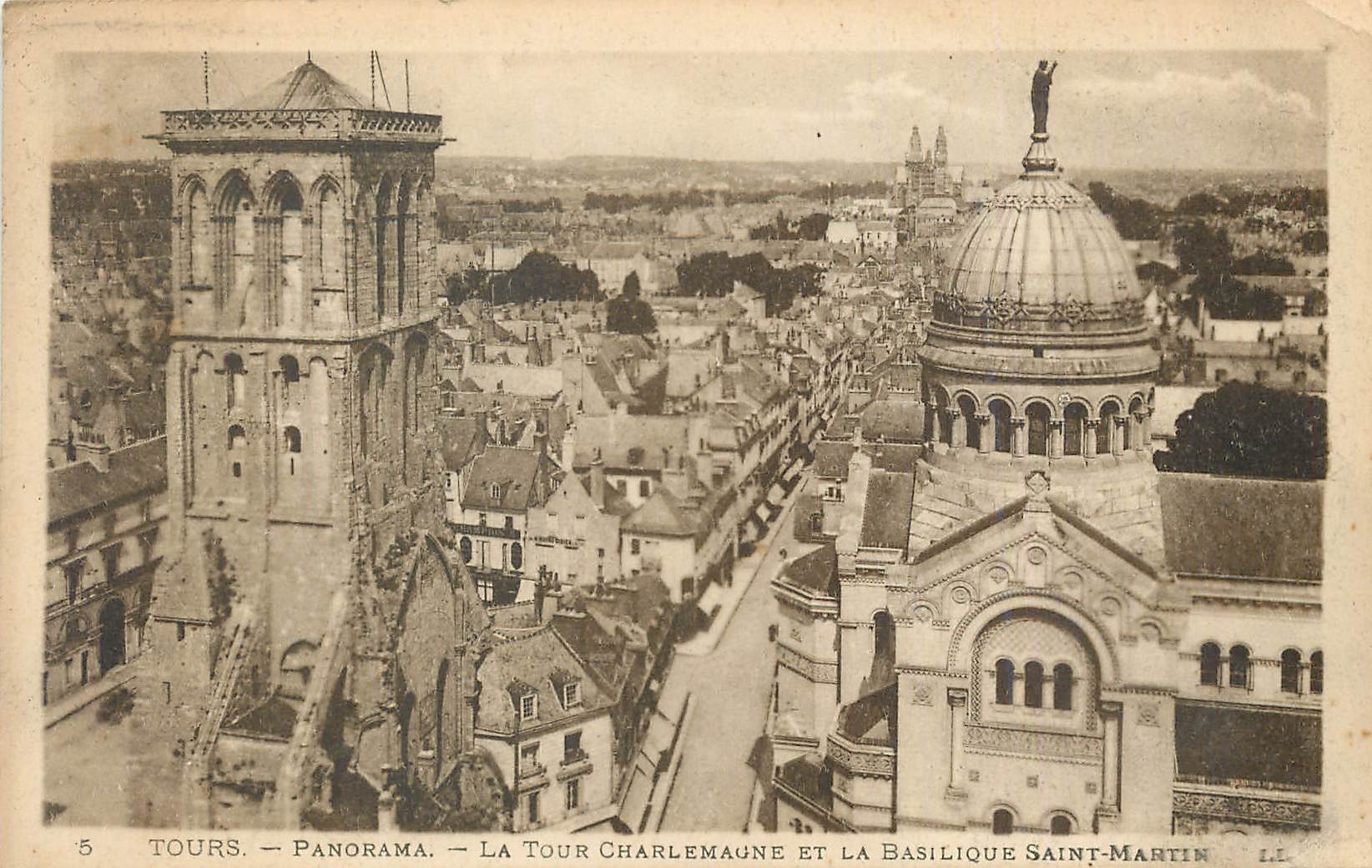 CPA Tours Panorama La Tour Charlemagne et la Basilique Saint Martin 