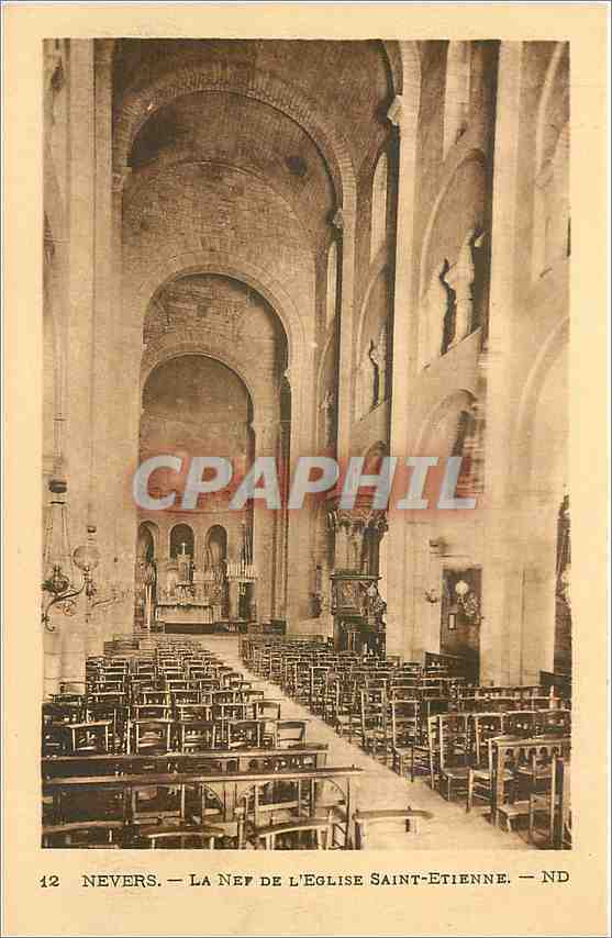 CPA Nevers La Nef de l'Eglise Saint Etienne 