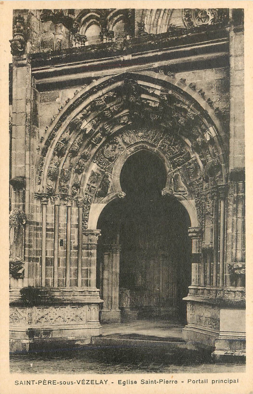 CPA Saint Pere sous Vezelay Eglise Saint Pierre 