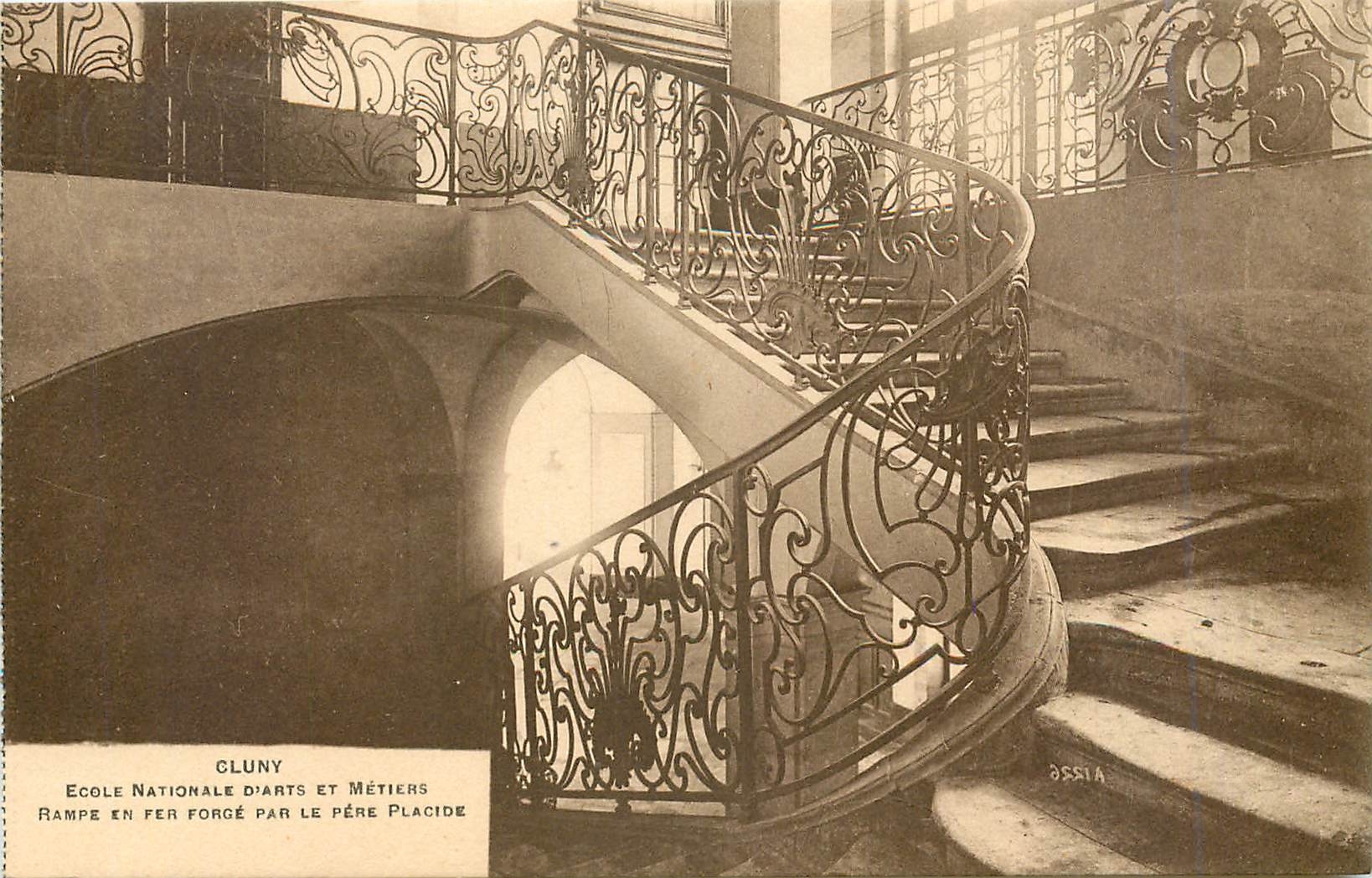 Cluny — Escalier à rampe en fer forgé de l'École Nationale d'Arts et Métiers — éditeur OSSIA