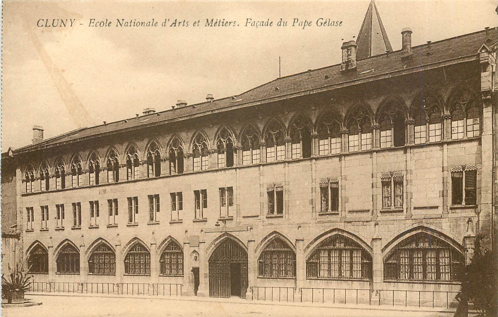 CPA Cluny Ecole Nationale d'Arts et Metiers Facade du Pape Gelase 
