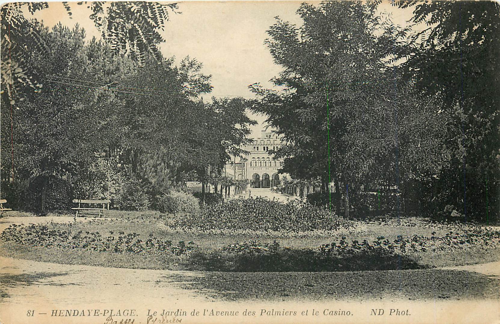 Hendaye-Plage — Le Jardin de l'Avenue des Palmiers et le Casino — ND Phot.