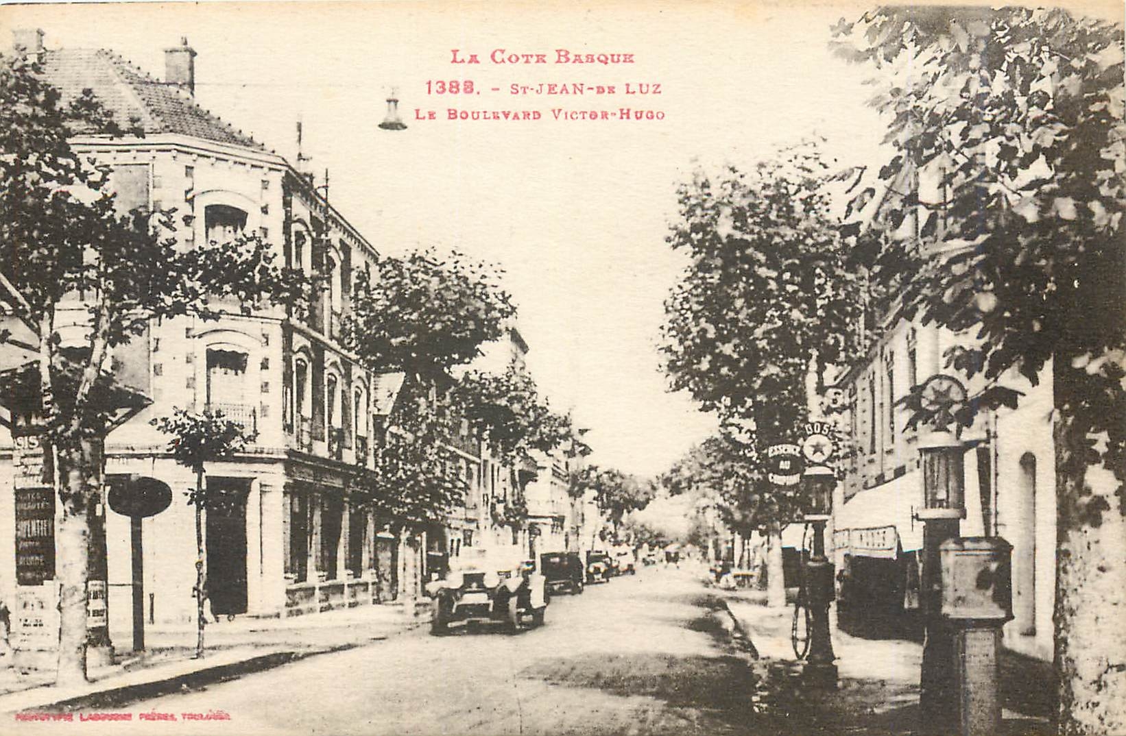 CPA St Jean de Luz Le Boulevard Victor Hugo Automobile
