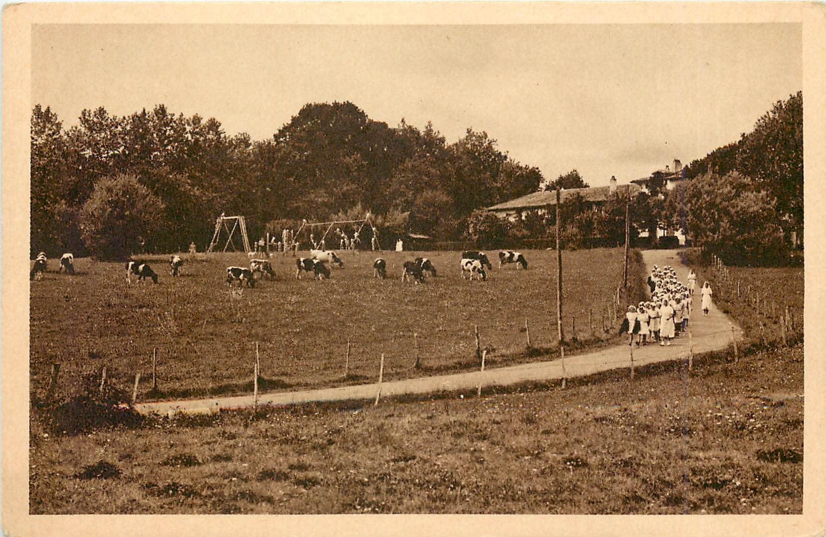 Préventorium d'Arbonne — Ferme et pâturages — Héliogravure Bazard et Bazard - Bordeaux