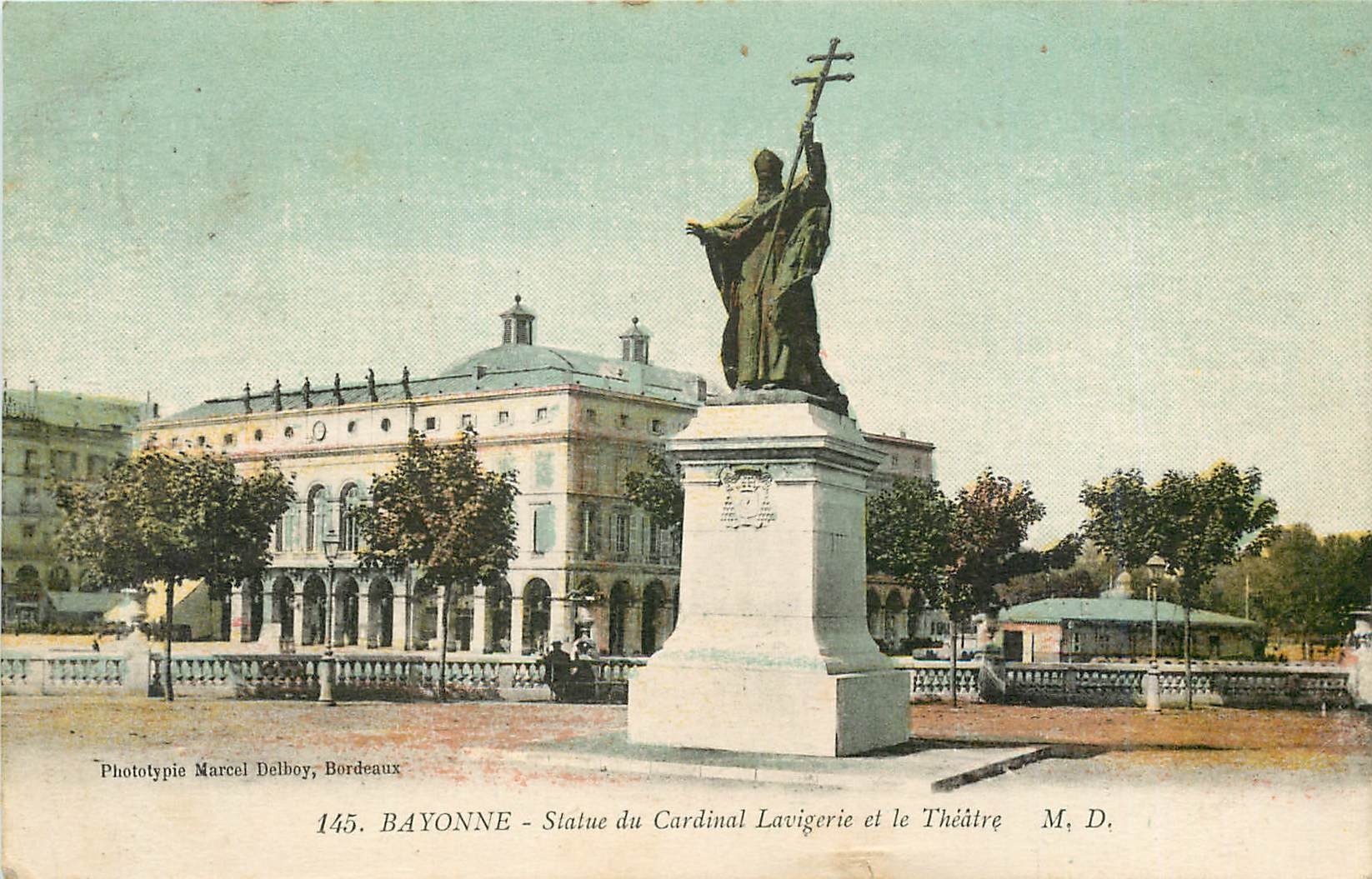 CPA Bayonne Statue du Cardinal Lavigerie et le Theatre 