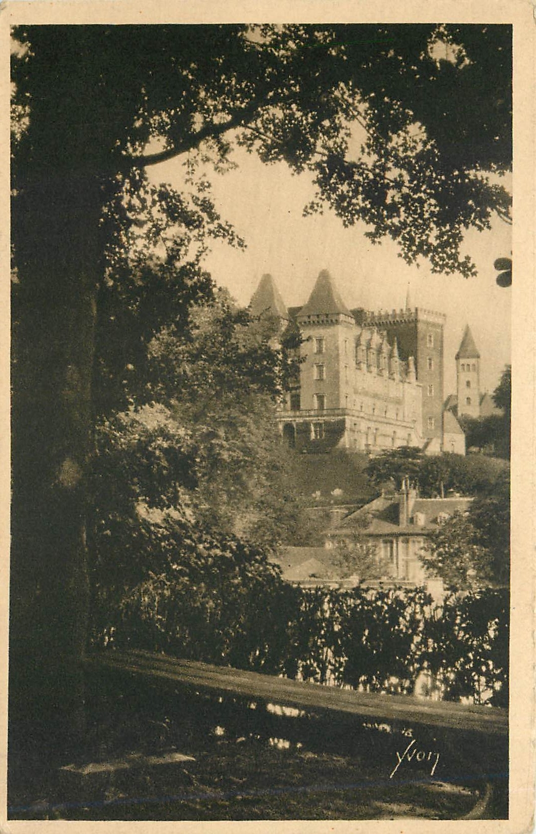 CPA Pau Basses Pyrenees Le Chateau Henri IV vu du Parc National 