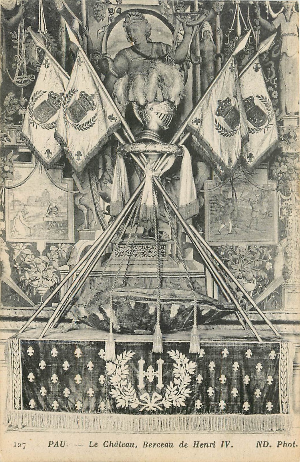 PAU. — Le Château, Berceau de Henri IV. — ND. Phot.