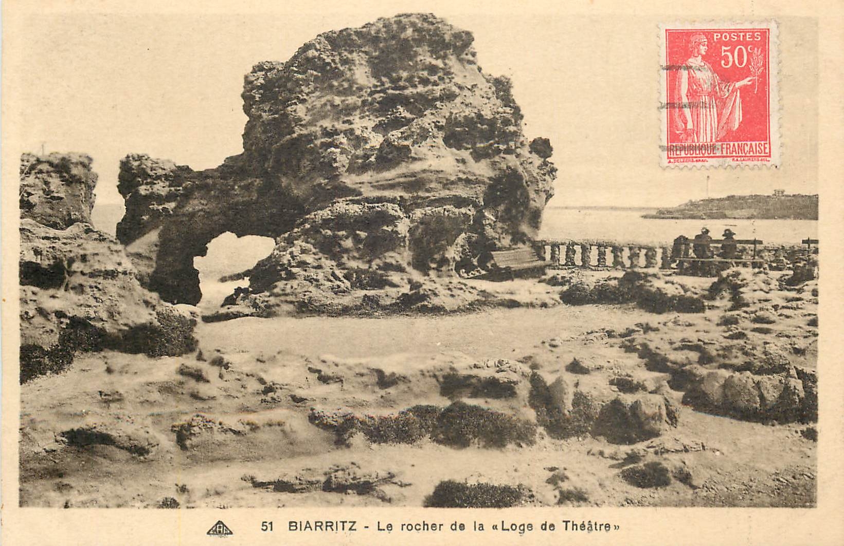 Biarritz - Le rocher de la « Loge de Théâtre » — éditeur CPAPHIL, n° de série 51