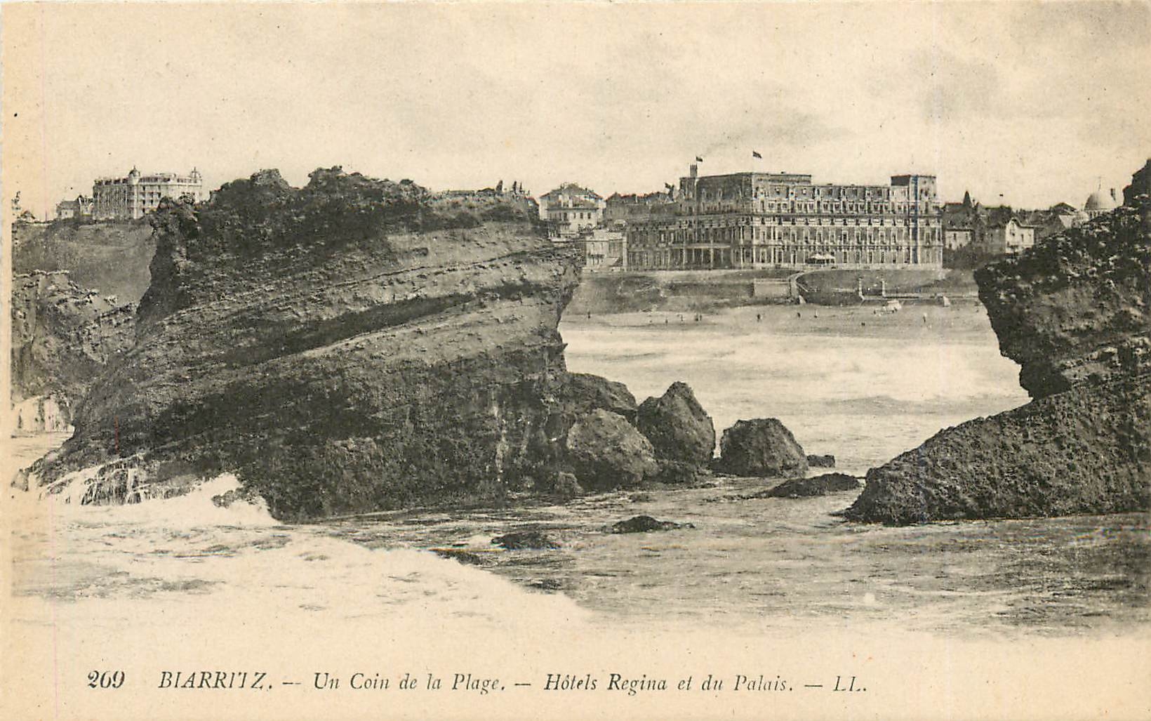 CPA Biarritz Un Coin de la Plage Hotels Regina et du Palais 