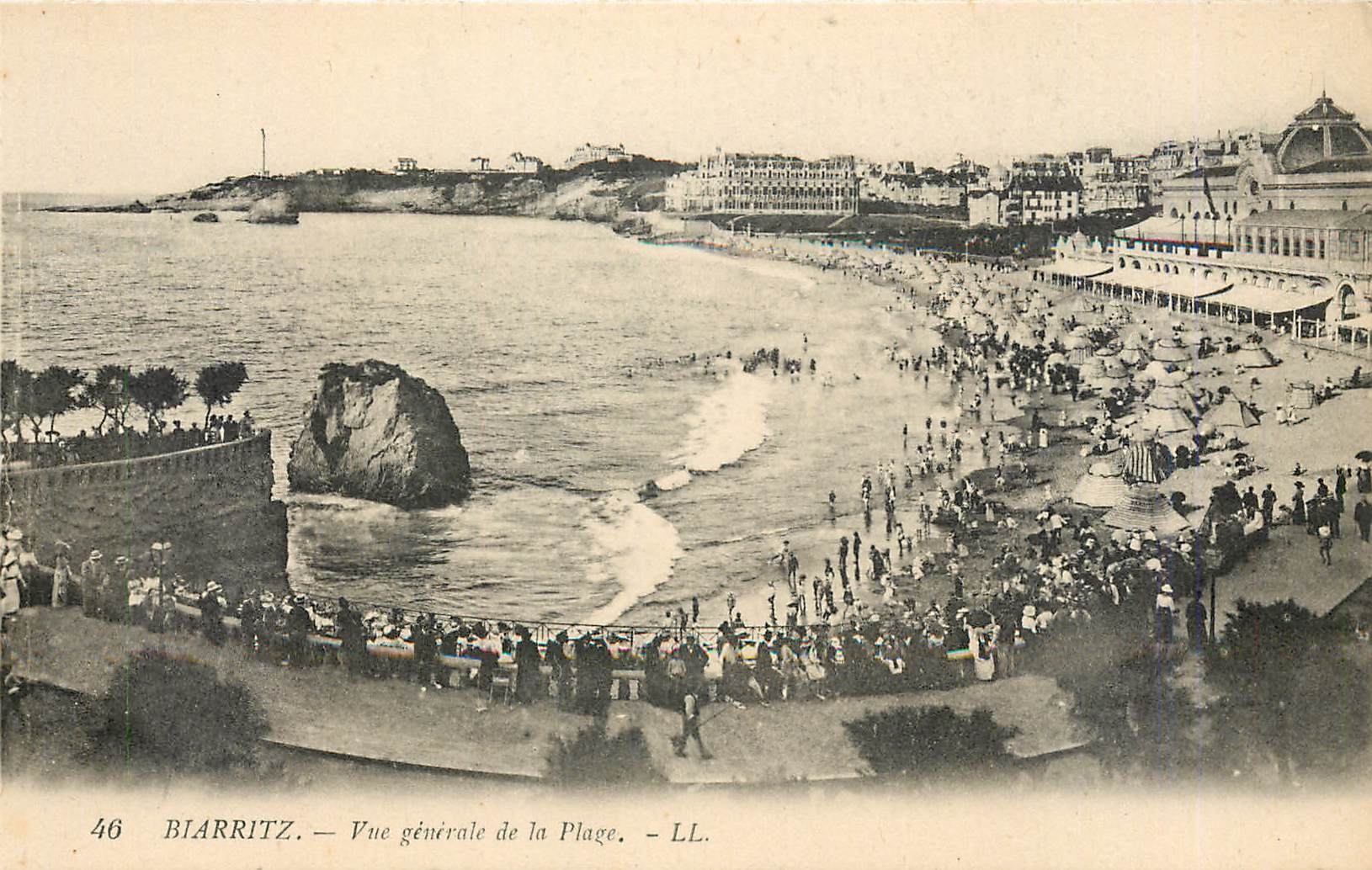 CPA Biarritz Vue generale de la Plage 