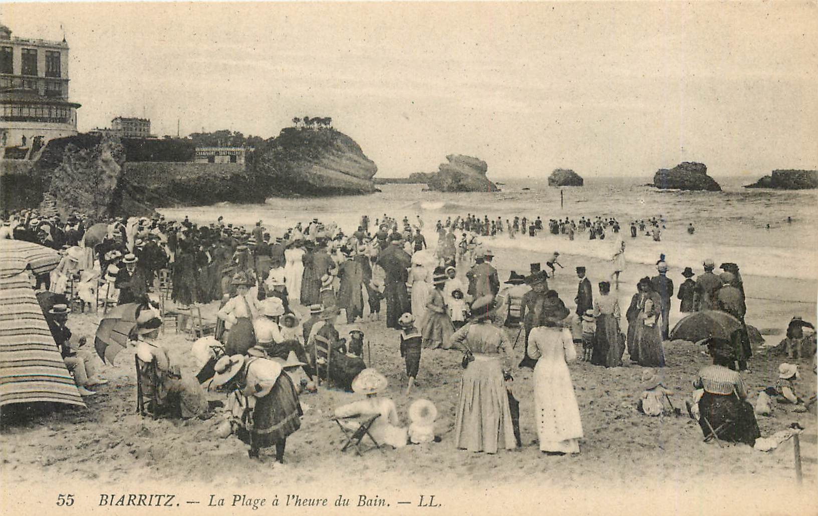 CPA Biarritz La Plage a l'heure du Bain 