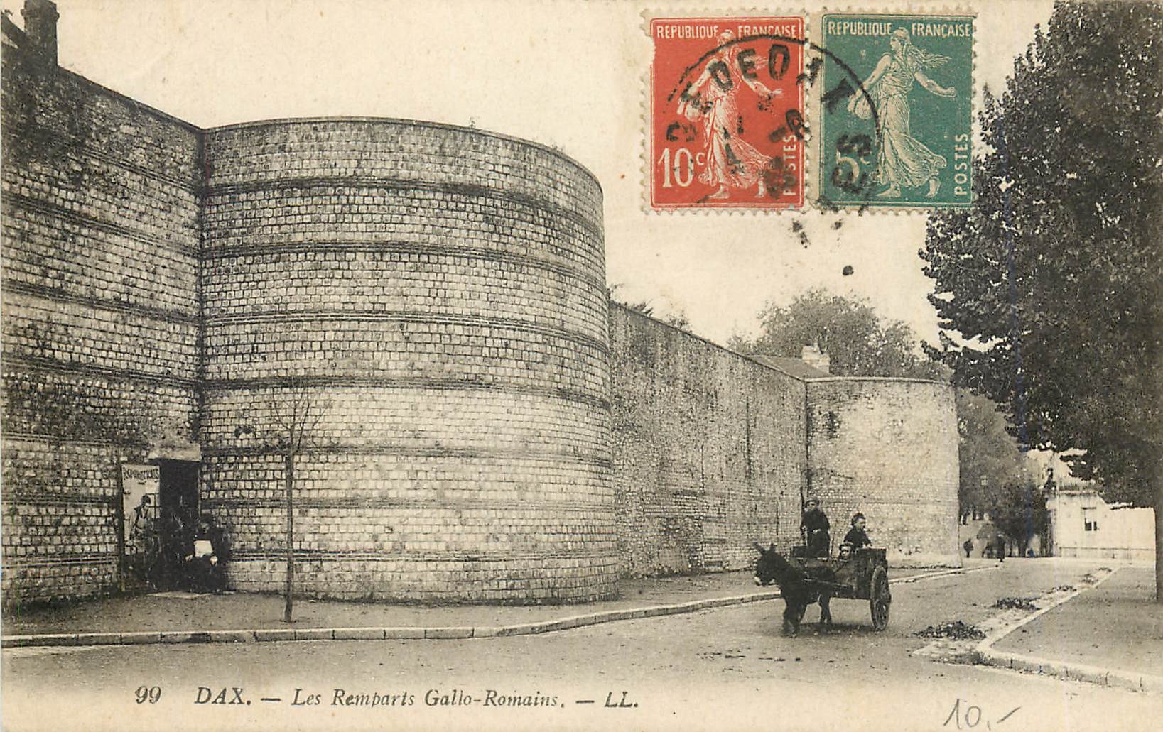 CPA Dax Les Remparts Gallo Romains Voiture a ane Mule Enfants