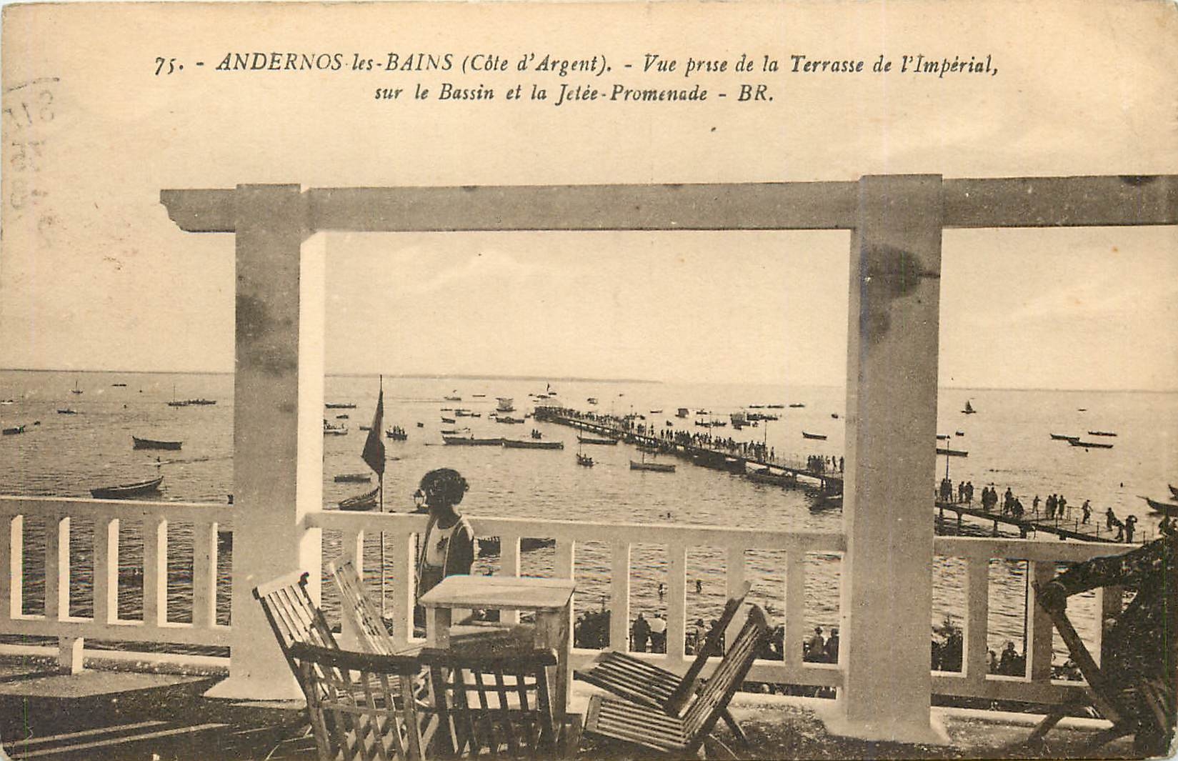 CPA Andernos les Bains Cote d'Argent Vue prise de la Terrasse de l'Imperial sur le Bassin et la Jete