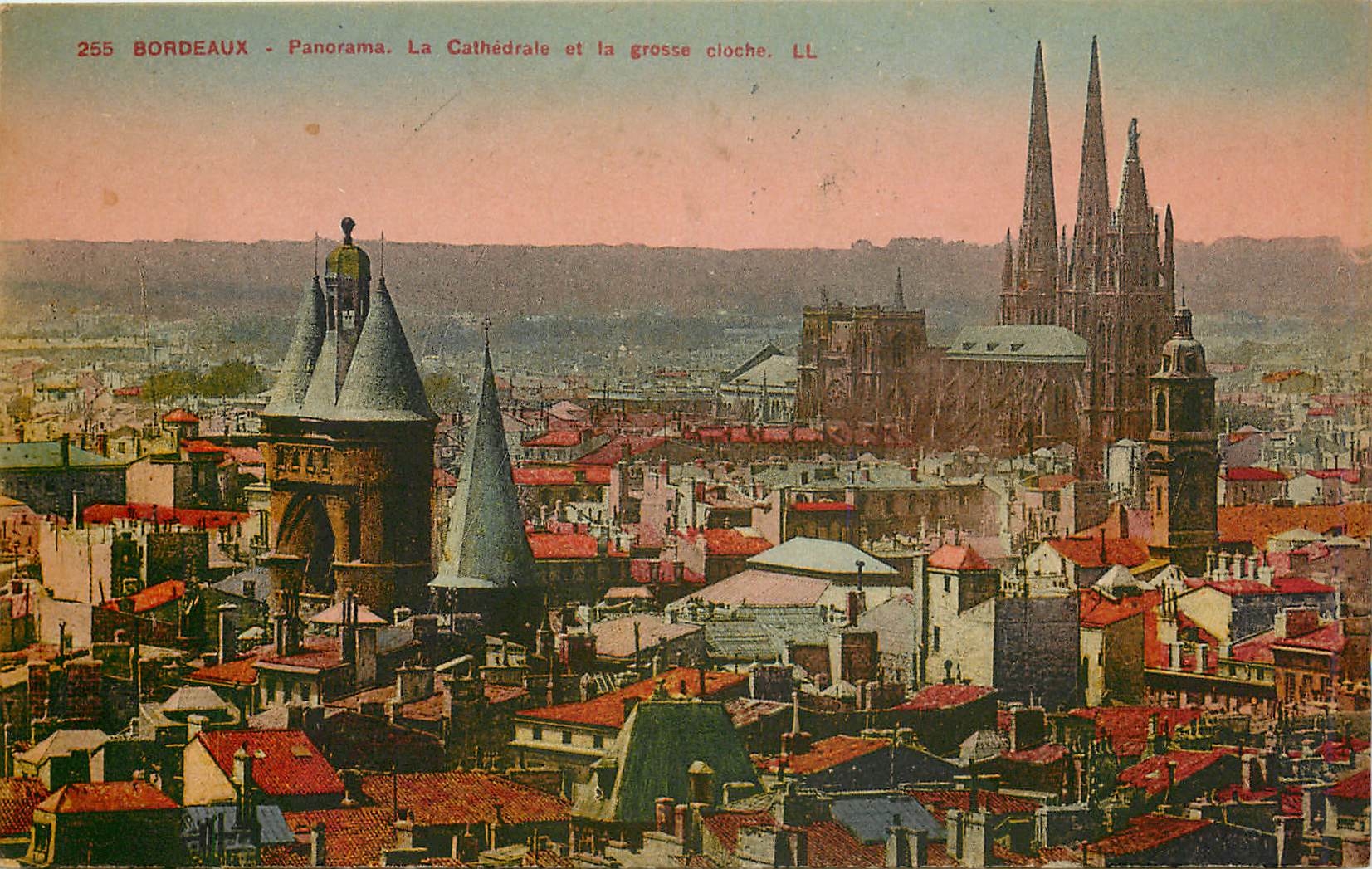 CPA Bordeaux Panorama La Cathedrale et la Grosse cloche 