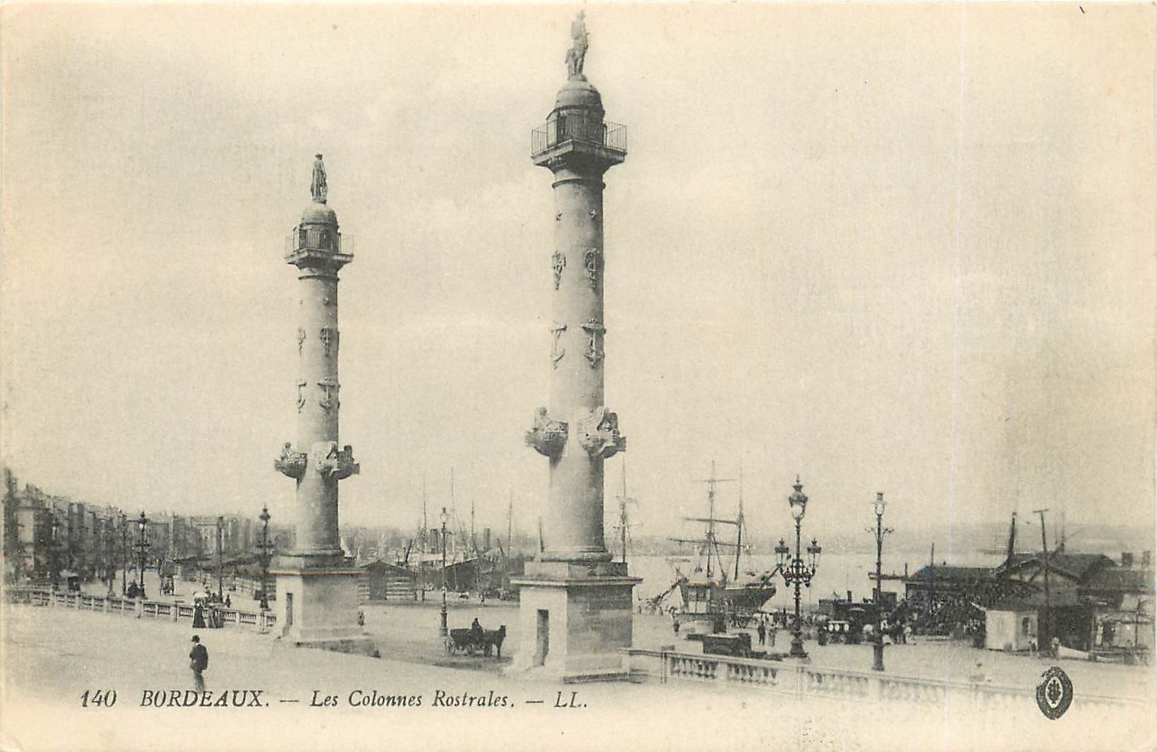 CPA Bordeaux Les Colonnes Rostrales 