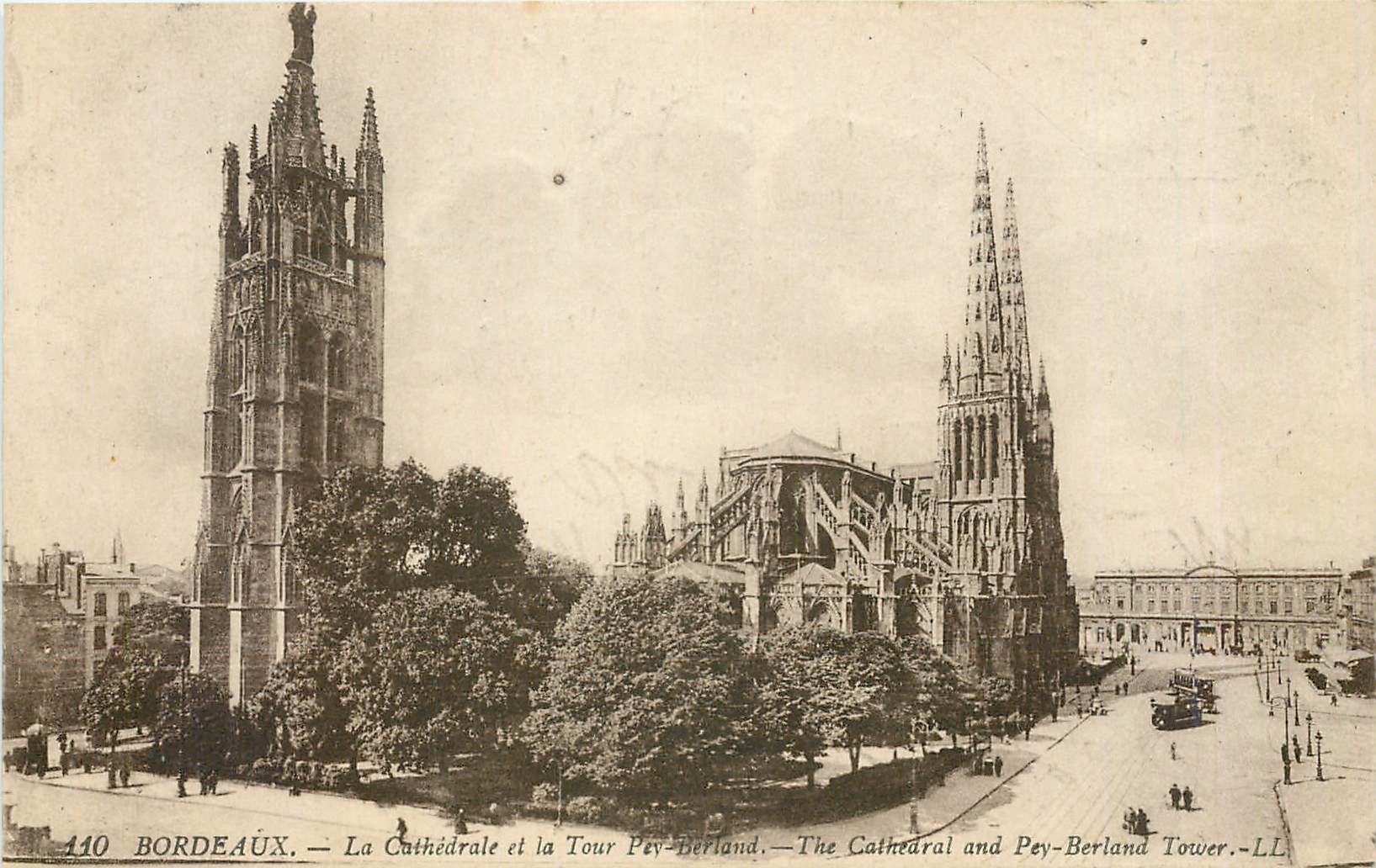 CPA Bordeaux La Cathedrale et la Tour pey Berland 