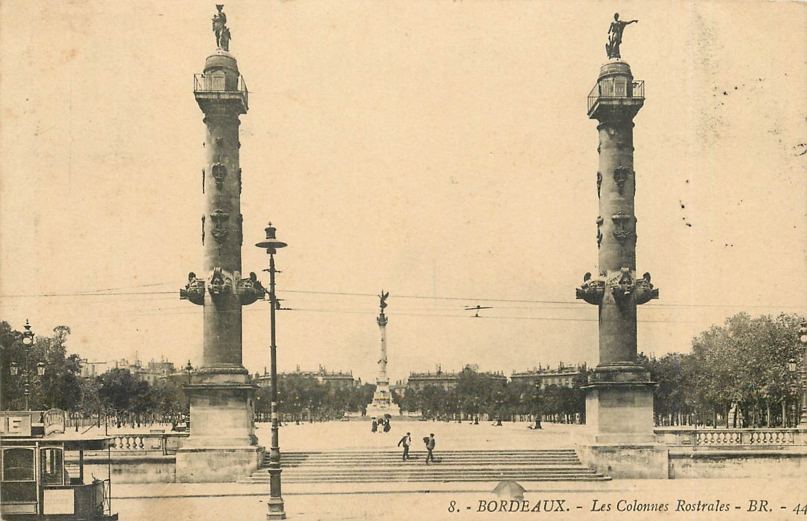 CPA Bordeaux Les Colonnes Rostrales 