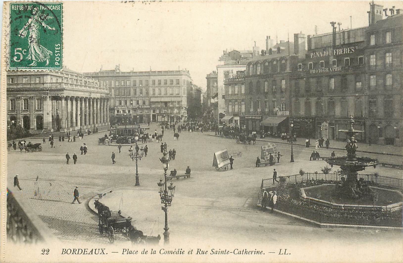 CPA Bordeaux Place de la Comedie et Rue Sainte Catherine 