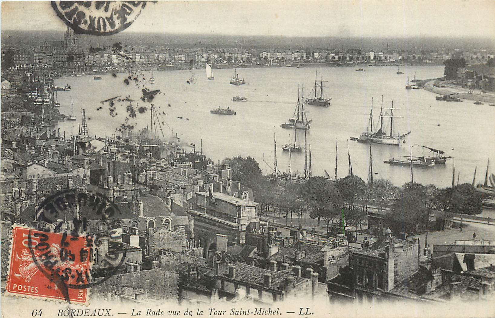 CPA Bordeaux La Rade vue de la Tour Saint Michel Bateaux