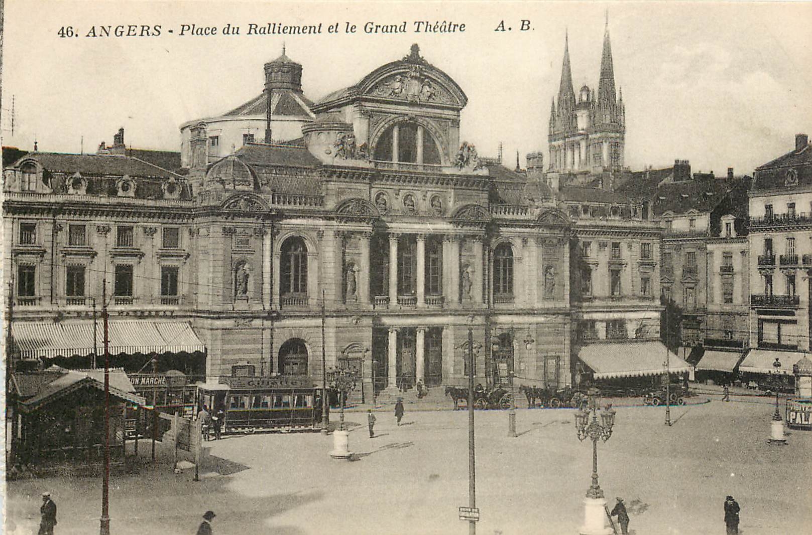 CPA Angers Place du Ralliement et le Grand Theatre Tramway