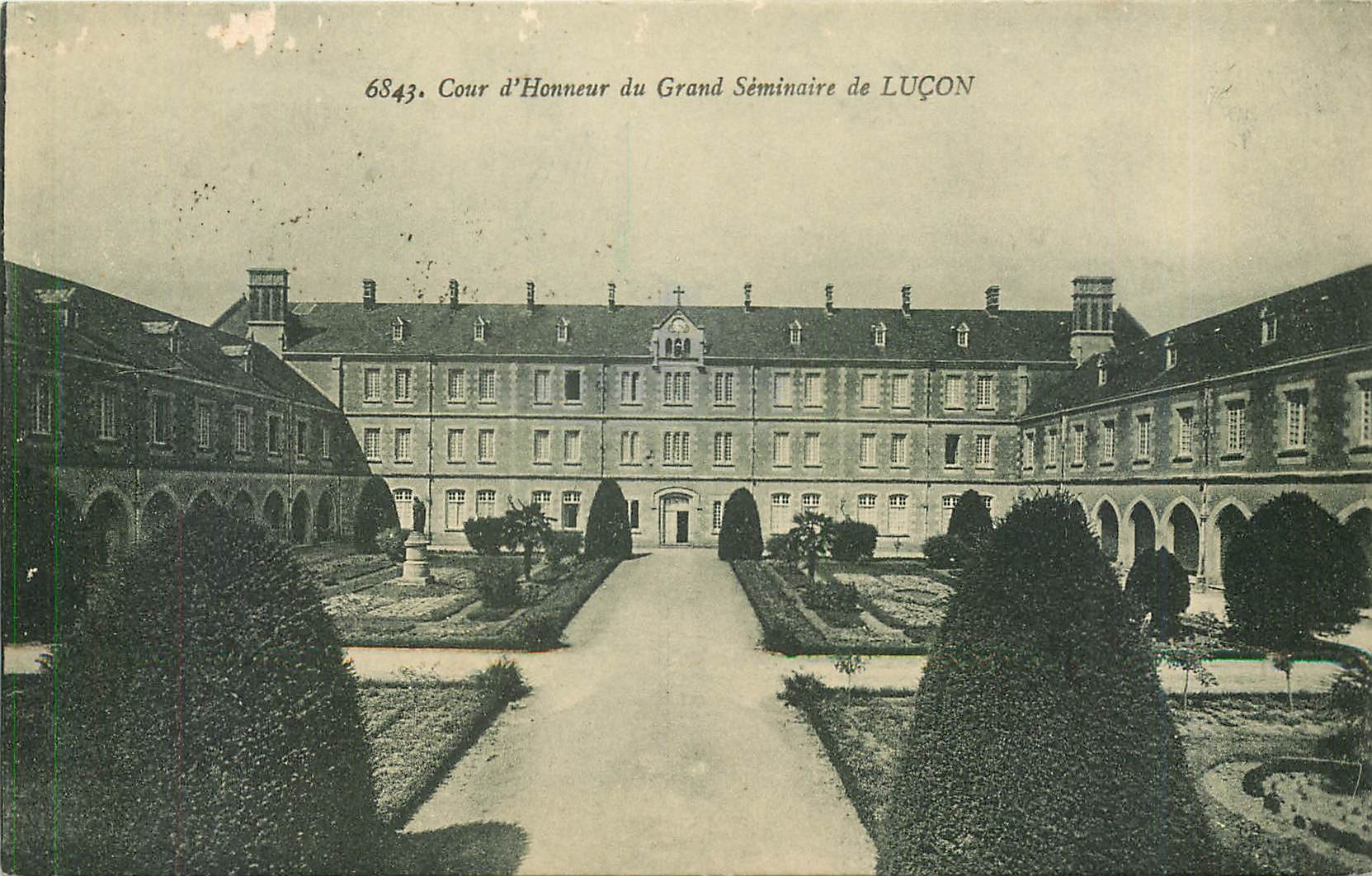 CPA Cour d'Honneur du Grand Seminaire de Lucon 