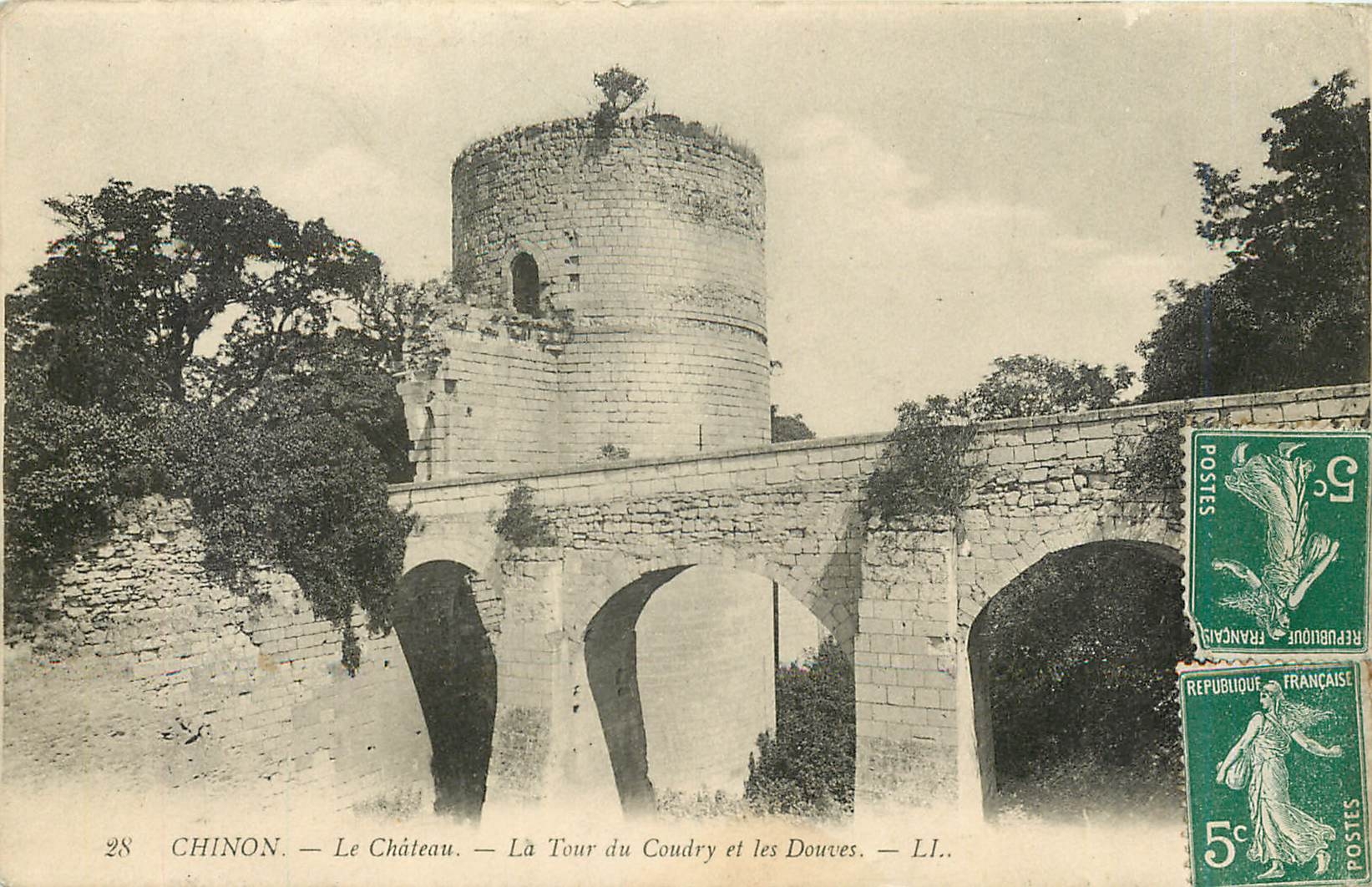 CPA Chinon Le Chateau La Tour du 