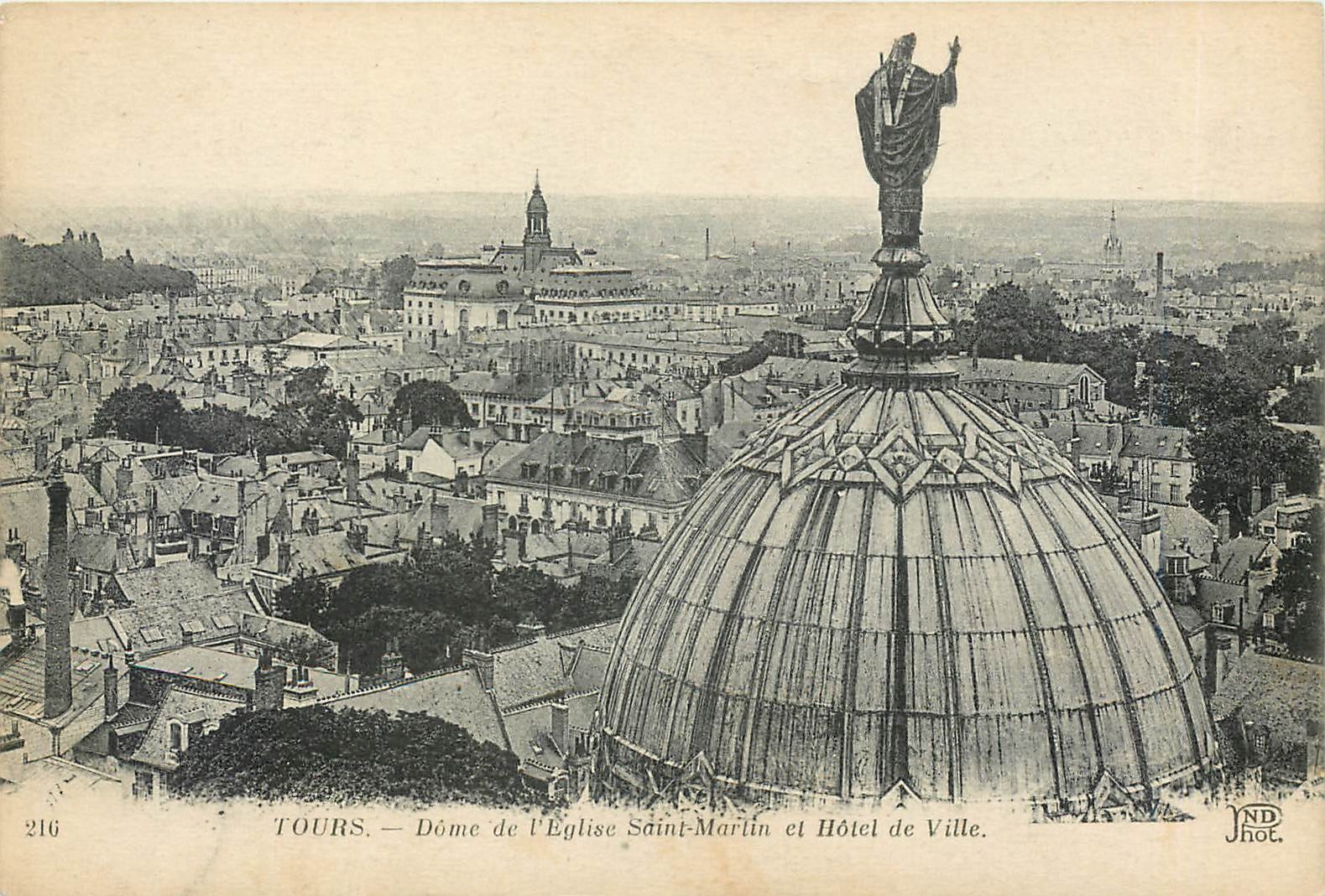 CPA Tours Dome de l'Eglise Saint Martin et Hotel de Ville 